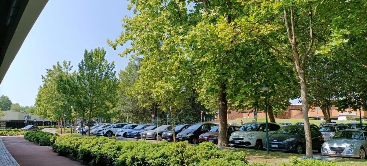 Appartamento Deluxe Con Parcheggio Gratuito Segrate Luaran gambar